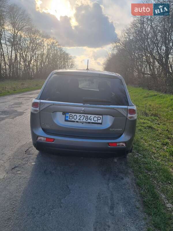 Універсал Mitsubishi Outlander 2013 в Тернополі