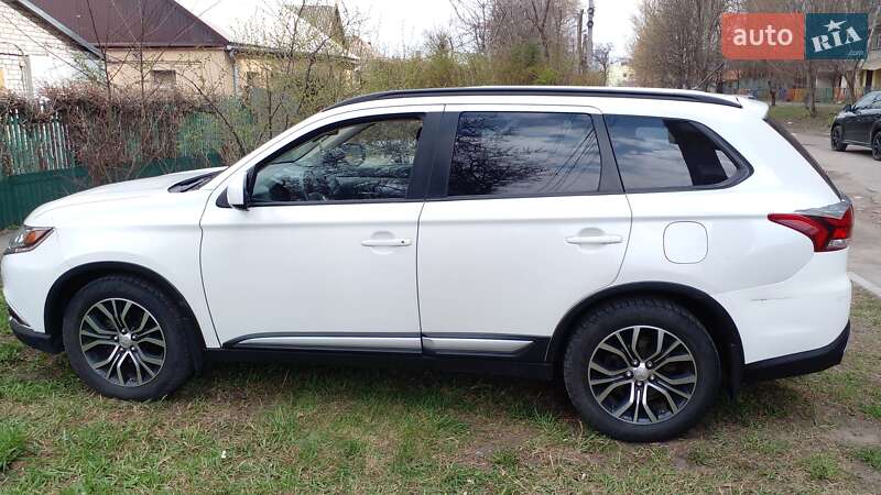 Позашляховик / Кросовер Mitsubishi Outlander 2015 в Дніпрі