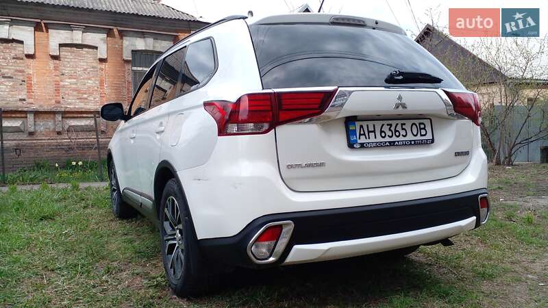 Позашляховик / Кросовер Mitsubishi Outlander 2015 в Дніпрі