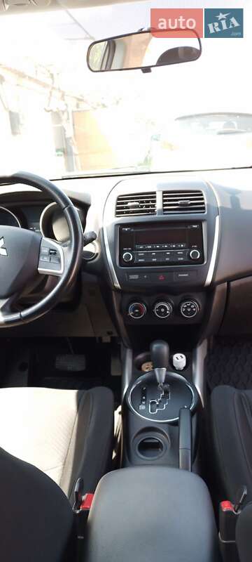 Позашляховик / Кросовер Mitsubishi Outlander 2013 в Кілії