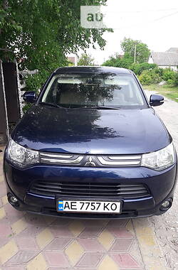 Внедорожник / Кроссовер Mitsubishi Outlander 2013 в Днепре