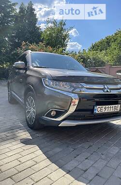 Позашляховик / Кросовер Mitsubishi Outlander 2015 в Чернівцях