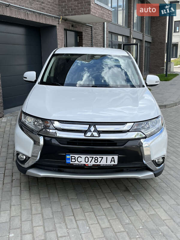 Внедорожник / Кроссовер Mitsubishi Outlander 2015 в Львове