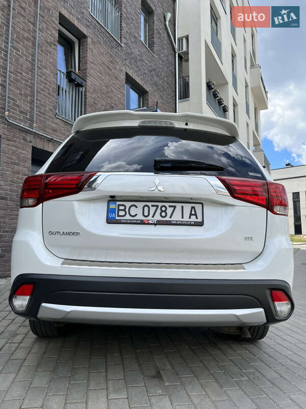 Внедорожник / Кроссовер Mitsubishi Outlander 2015 в Львове