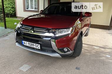 Внедорожник / Кроссовер Mitsubishi Outlander 2017 в Киеве