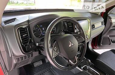 Внедорожник / Кроссовер Mitsubishi Outlander 2017 в Киеве