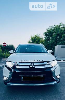 Внедорожник / Кроссовер Mitsubishi Outlander 2017 в Василькове