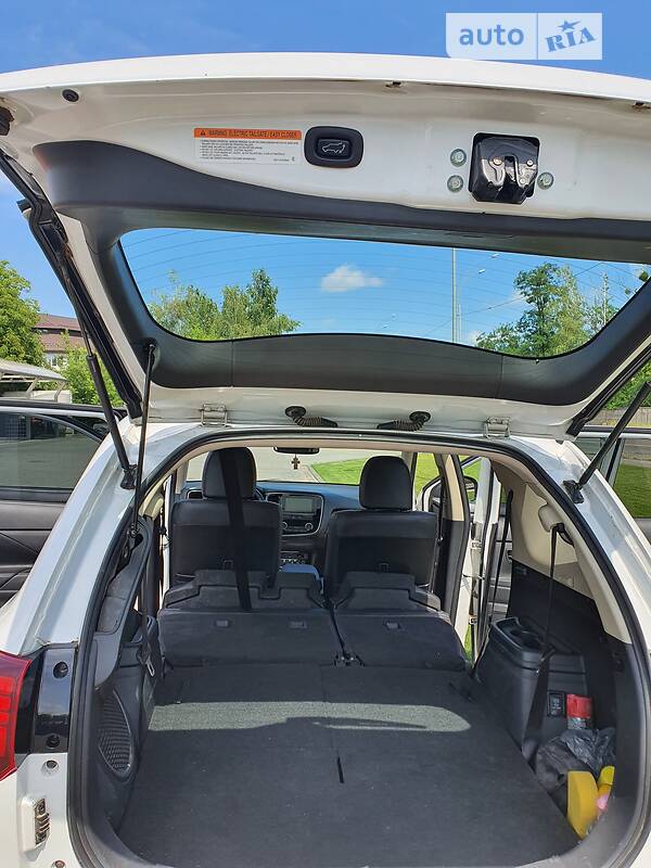 Позашляховик / Кросовер Mitsubishi Outlander 2017 в Києві