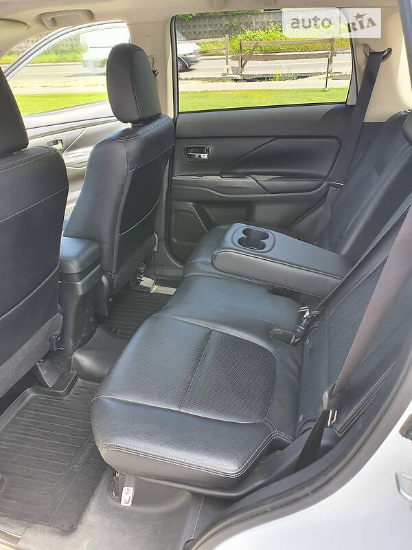 Позашляховик / Кросовер Mitsubishi Outlander 2017 в Києві