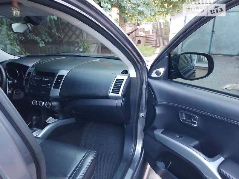 Внедорожник / Кроссовер Mitsubishi Outlander 2010 в Харькове