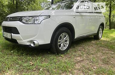 Позашляховик / Кросовер Mitsubishi Outlander 2015 в Запоріжжі