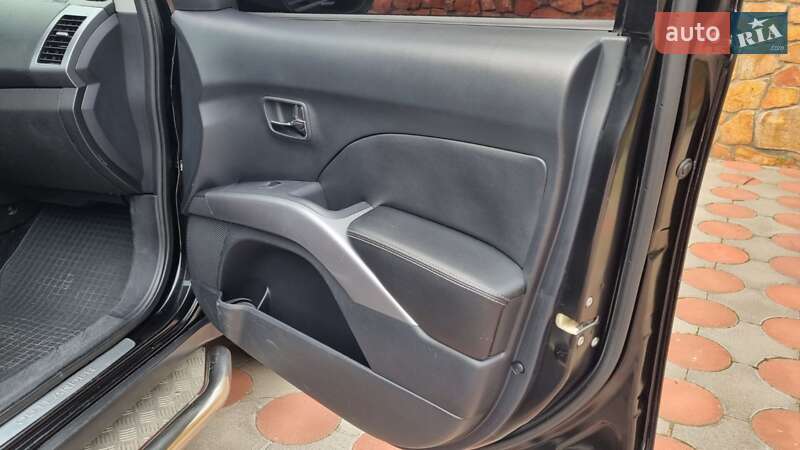 Позашляховик / Кросовер Mitsubishi Outlander 2007 в Бершаді фото 29 Позашляховик / Кросовер Mitsubishi Outlander 2007 в Бершаді