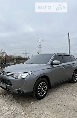 Внедорожник / Кроссовер Mitsubishi Outlander 2014 в Курахово