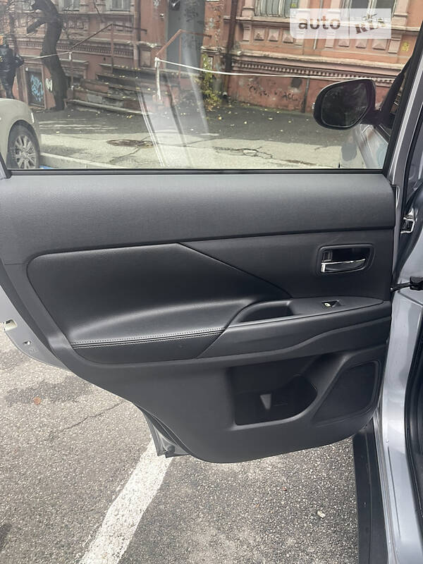 Внедорожник / Кроссовер Mitsubishi Outlander 2012 в Днепре