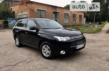 Внедорожник / Кроссовер Mitsubishi Outlander 2014 в Немирове