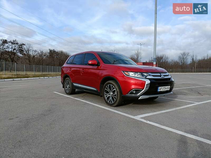 Внедорожник / Кроссовер Mitsubishi Outlander 2015 в Запорожье