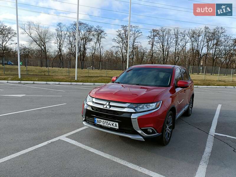 Внедорожник / Кроссовер Mitsubishi Outlander 2015 в Запорожье