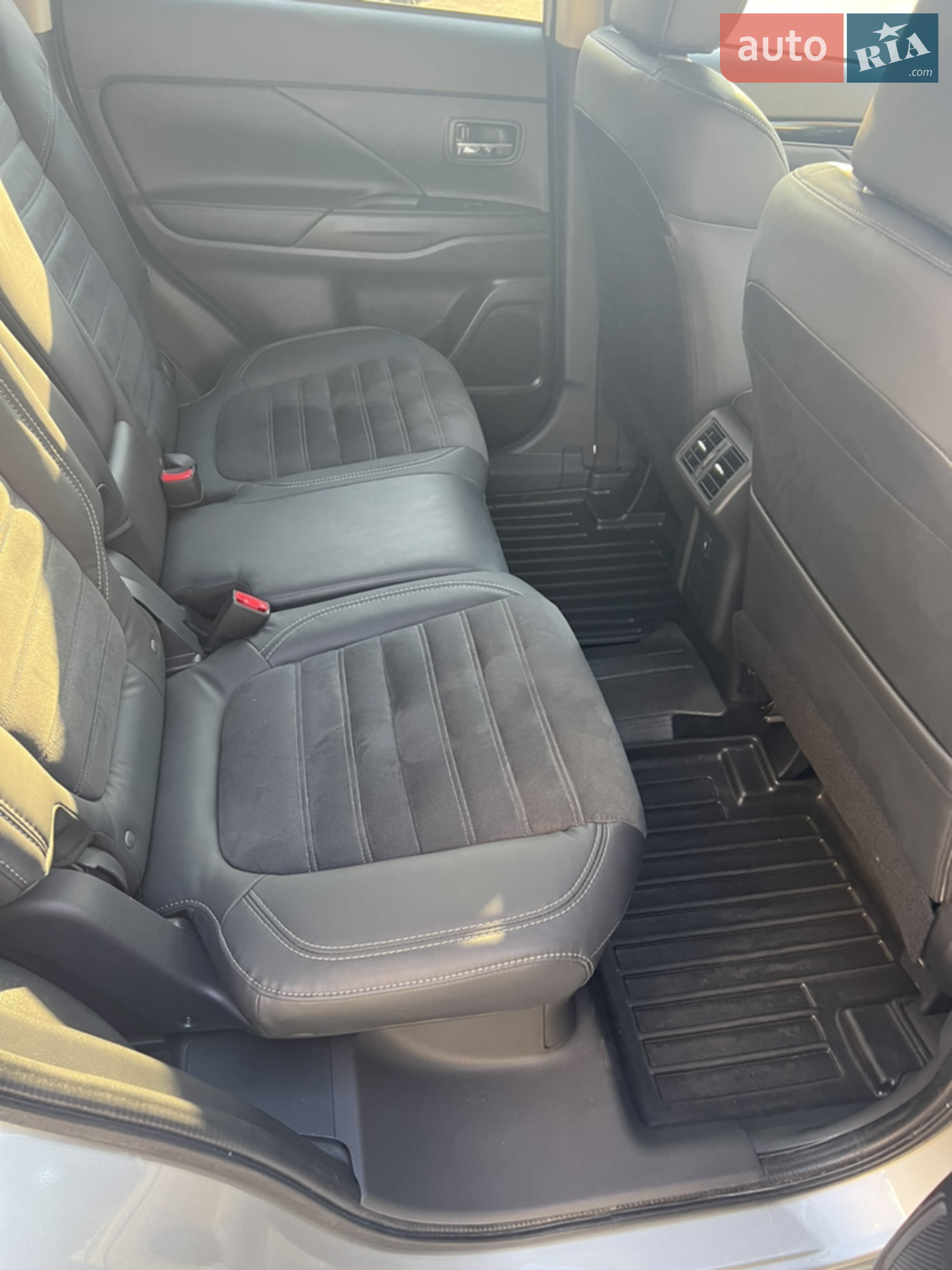 2021 Mitsubishi Outlander - мініатюра 4