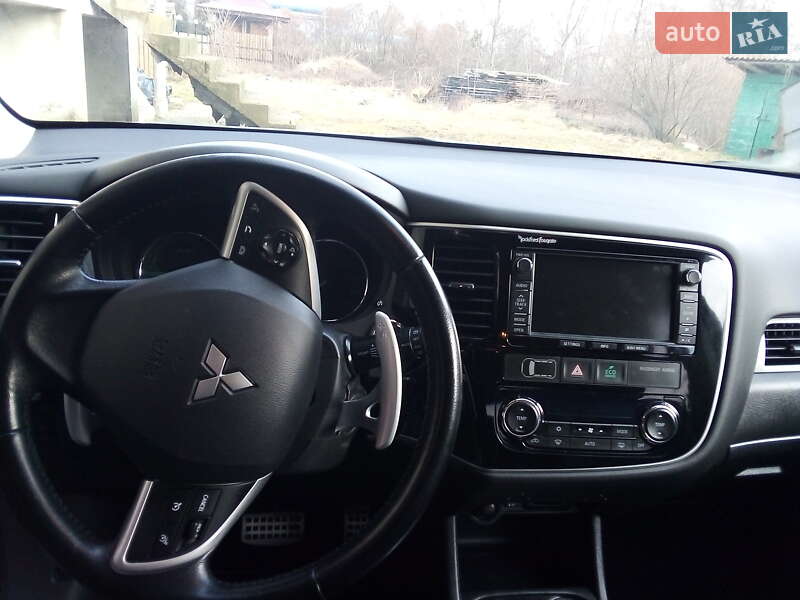 Внедорожник / Кроссовер Mitsubishi Outlander 2013 в Ивано-Франковске