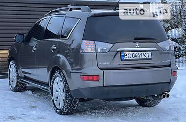 Внедорожник / Кроссовер Mitsubishi Outlander 2011 в Стрые