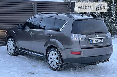 Внедорожник / Кроссовер Mitsubishi Outlander 2011 в Стрые