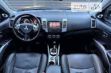 Внедорожник / Кроссовер Mitsubishi Outlander 2011 в Стрые