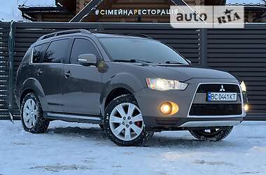 Внедорожник / Кроссовер Mitsubishi Outlander 2011 в Стрые