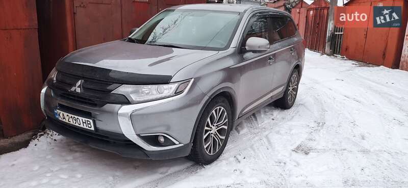 Позашляховик / Кросовер Mitsubishi Outlander 2017 в Києві