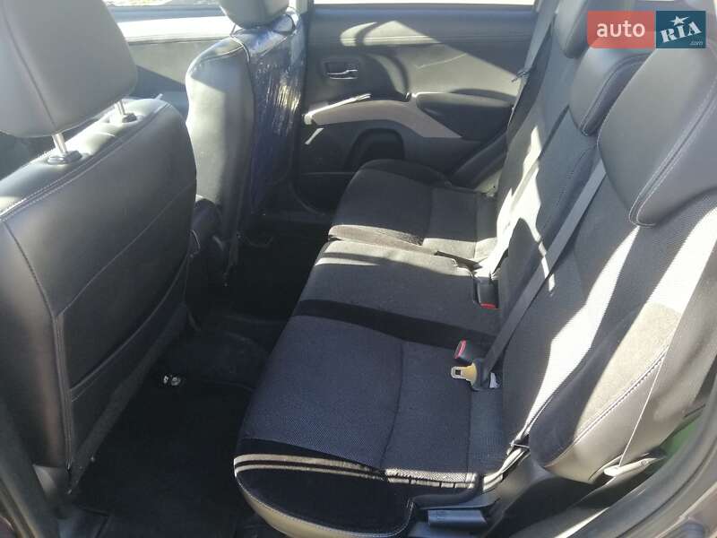 Внедорожник / Кроссовер Mitsubishi Outlander 2010 в Киеве
