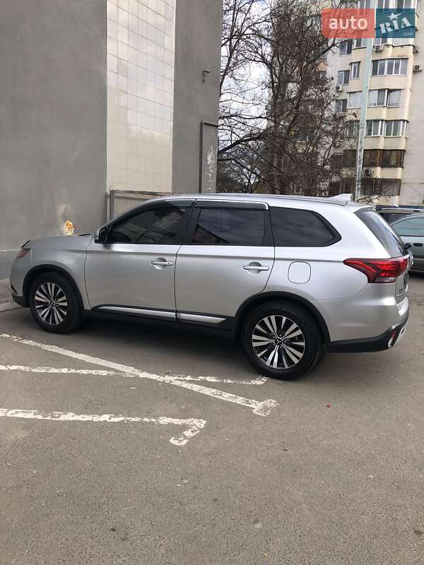 Универсал Mitsubishi Outlander 2019 в Одессе