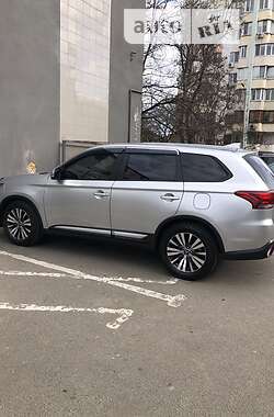 Универсал Mitsubishi Outlander 2019 в Одессе