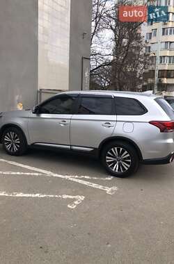 Универсал Mitsubishi Outlander 2019 в Одессе