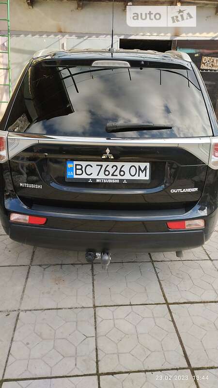 Внедорожник / Кроссовер Mitsubishi Outlander 2013 в Львове