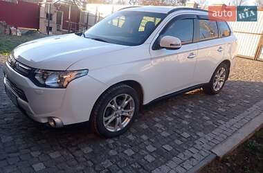 Позашляховик / Кросовер Mitsubishi Outlander 2013 в Чернівцях
