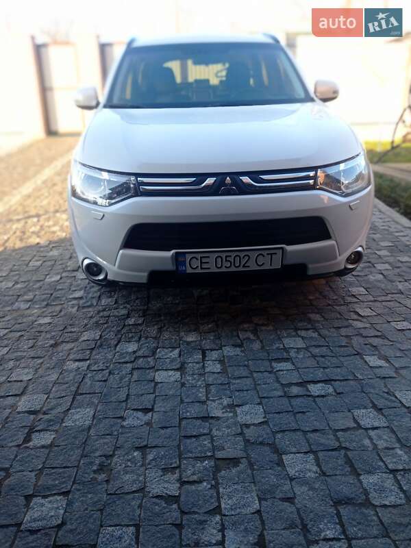 Позашляховик / Кросовер Mitsubishi Outlander 2013 в Чернівцях
