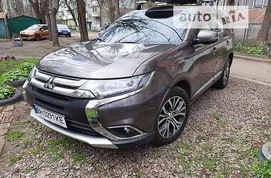 Позашляховик / Кросовер Mitsubishi Outlander 2017 в Одесі