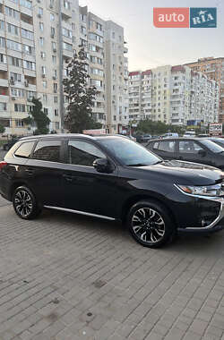 Внедорожник / Кроссовер Mitsubishi Outlander 2018 в 