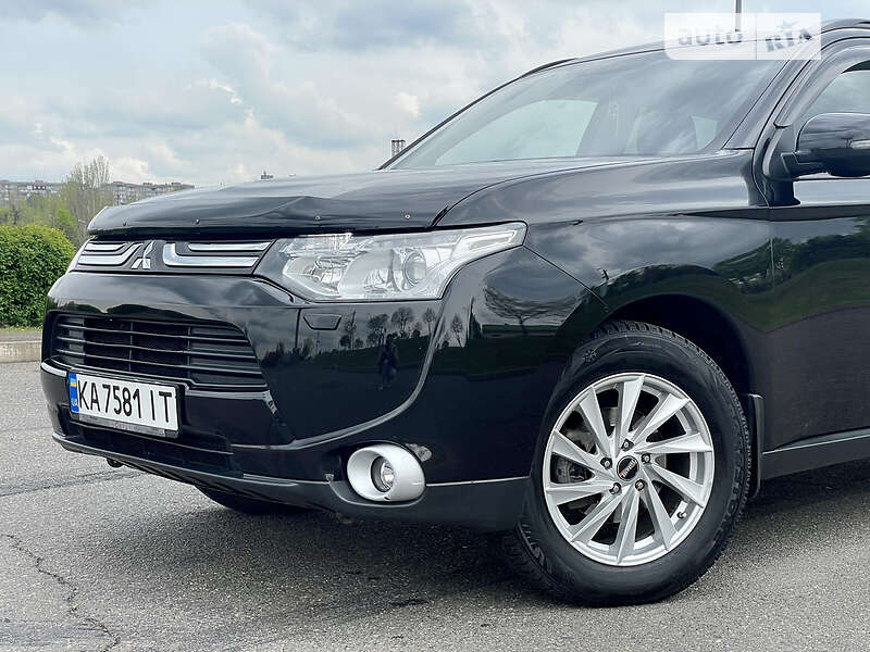 Внедорожник / Кроссовер Mitsubishi Outlander 2012 в Киеве
