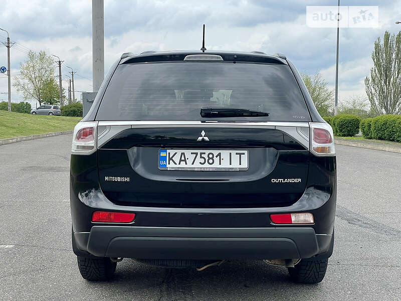 Внедорожник / Кроссовер Mitsubishi Outlander 2012 в Киеве