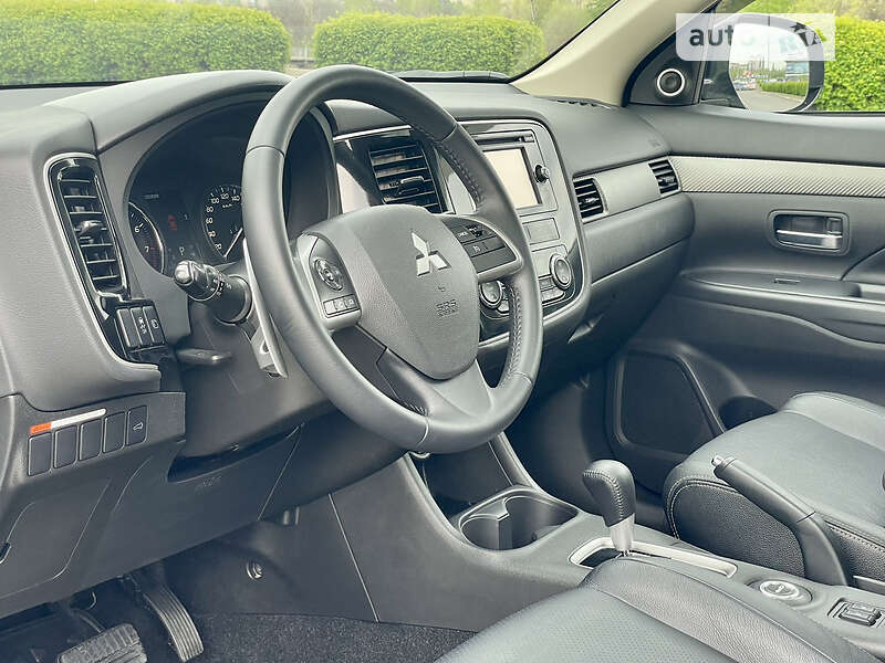 Внедорожник / Кроссовер Mitsubishi Outlander 2012 в Киеве