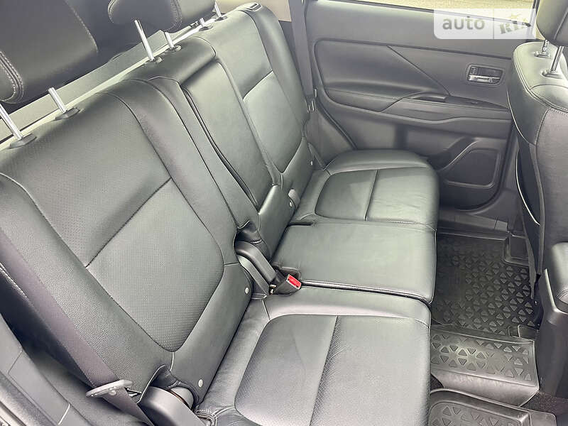 Внедорожник / Кроссовер Mitsubishi Outlander 2012 в Киеве