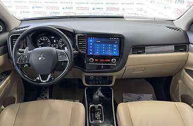 Внедорожник / Кроссовер Mitsubishi Outlander 2021 в 