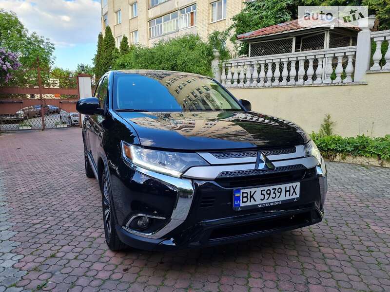Внедорожник / Кроссовер Mitsubishi Outlander 2019 в Ровно