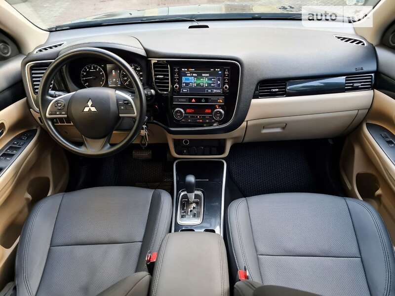 Внедорожник / Кроссовер Mitsubishi Outlander 2019 в Ровно