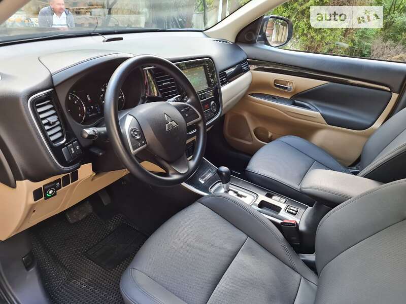 Внедорожник / Кроссовер Mitsubishi Outlander 2019 в Ровно