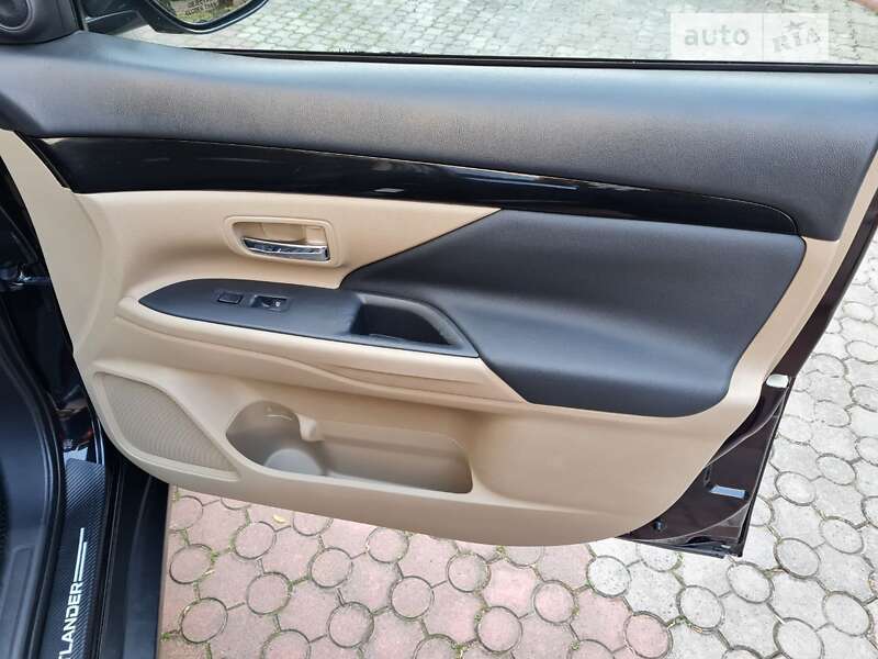 Внедорожник / Кроссовер Mitsubishi Outlander 2019 в Ровно