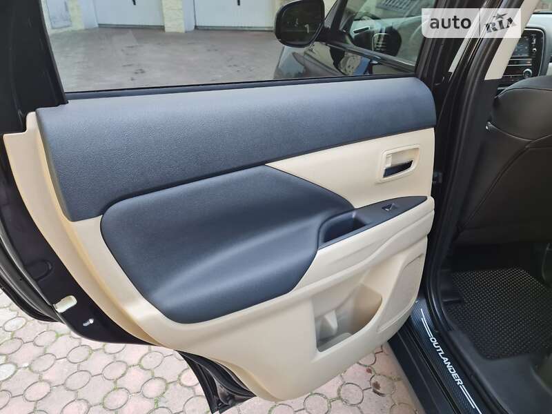 Внедорожник / Кроссовер Mitsubishi Outlander 2019 в Ровно