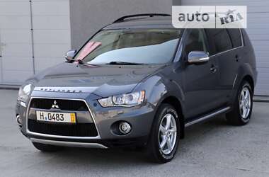 Внедорожник / Кроссовер Mitsubishi Outlander 2012 в 