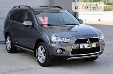 Внедорожник / Кроссовер Mitsubishi Outlander 2012 в 