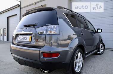 Внедорожник / Кроссовер Mitsubishi Outlander 2012 в 